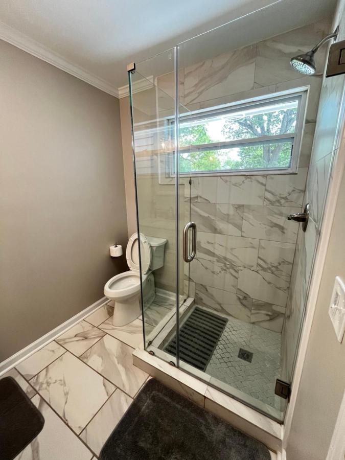 Atlanta Unit 2 Room 2 - Peaceful Weekend Getaway Private Bedroom & Bathroom Exterior photo