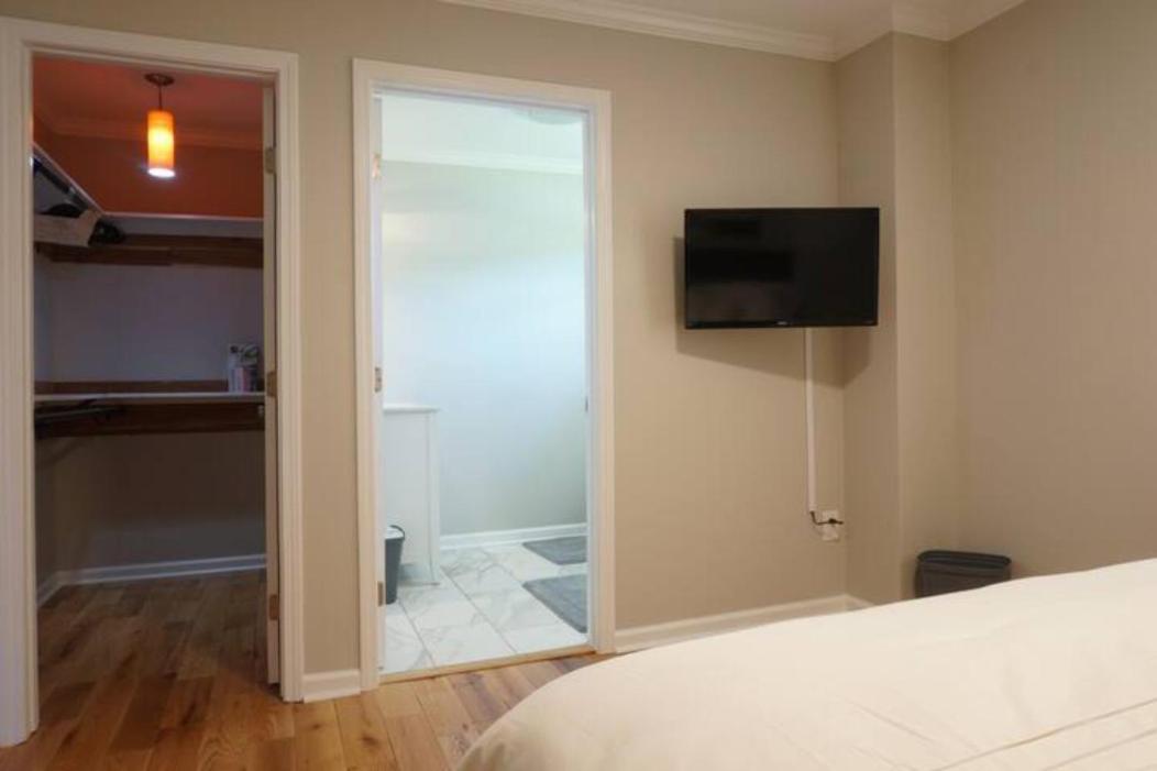 Atlanta Unit 2 Room 2 - Peaceful Weekend Getaway Private Bedroom & Bathroom Exterior photo